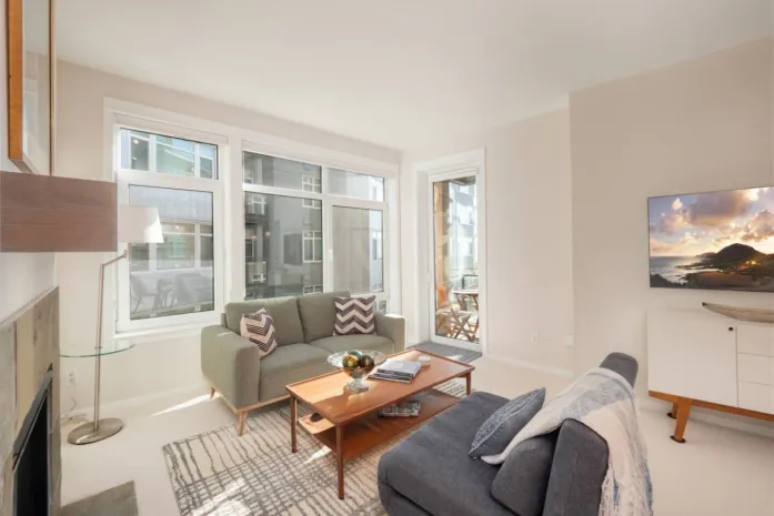 Waterfront Spacious 1br+den Walk To Pike Place - Seattle, WA